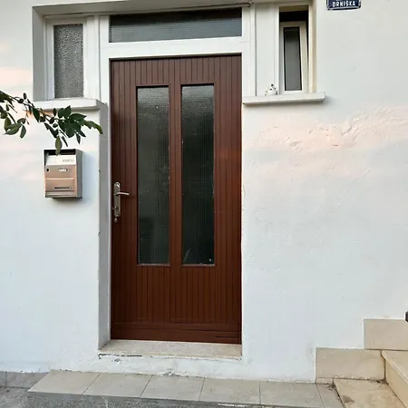 Lu Apartment Split