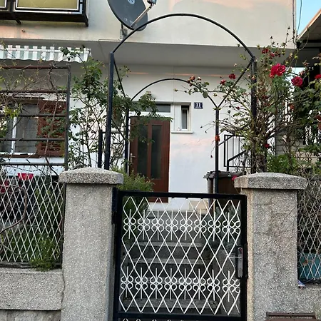 Lu Apartment Split