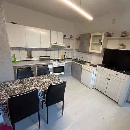 Lu Apartment *